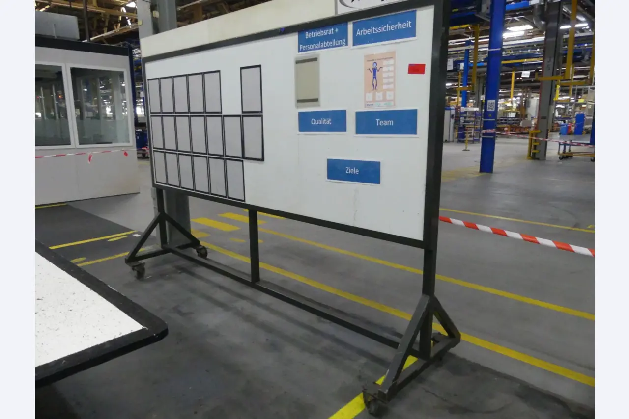 Bearbeitungszentren, metallbearbeitende Maschinen und Produktionslinen aus der Automobilindustrie-2