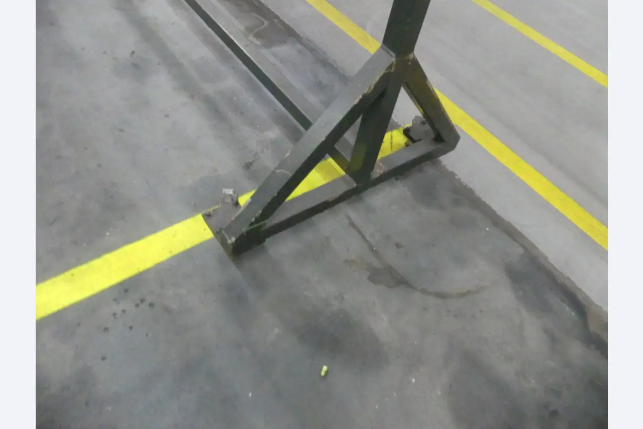 Bearbeitungszentren, metallbearbeitende Maschinen und Produktionslinen aus der Automobilindustrie-3