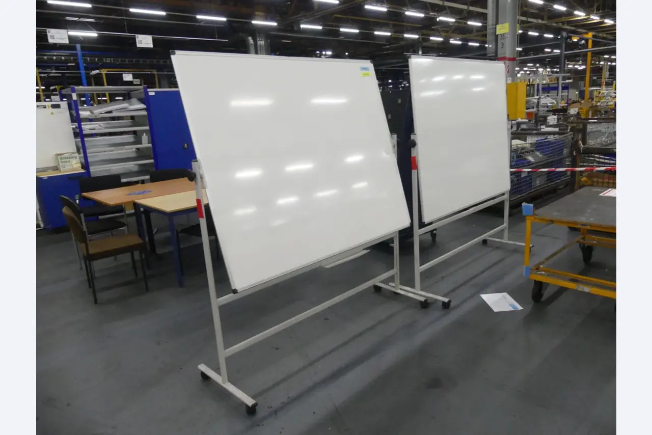 Bearbeitungszentren, metallbearbeitende Maschinen und Produktionslinen aus der Automobilindustrie-3