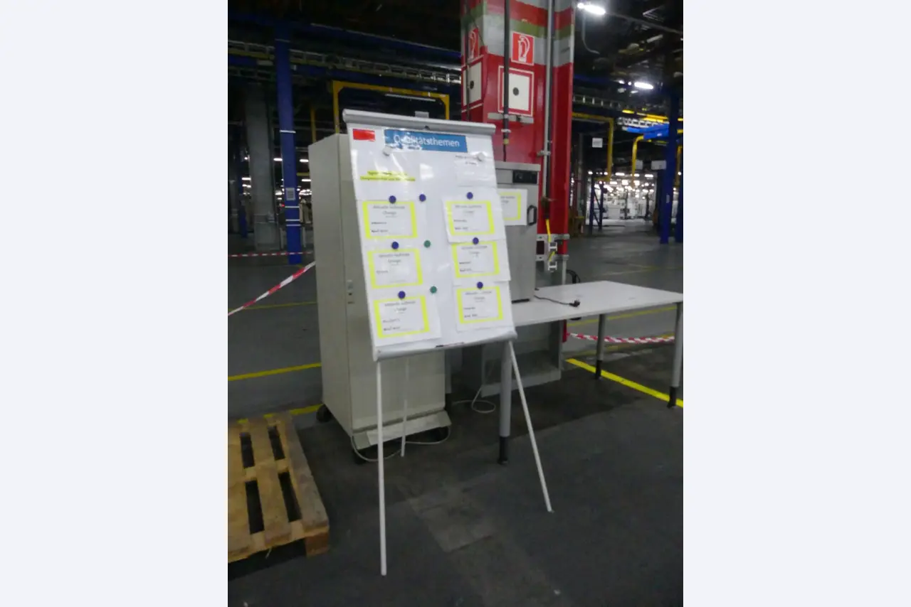 Bearbeitungszentren, metallbearbeitende Maschinen und Produktionslinen aus der Automobilindustrie-1