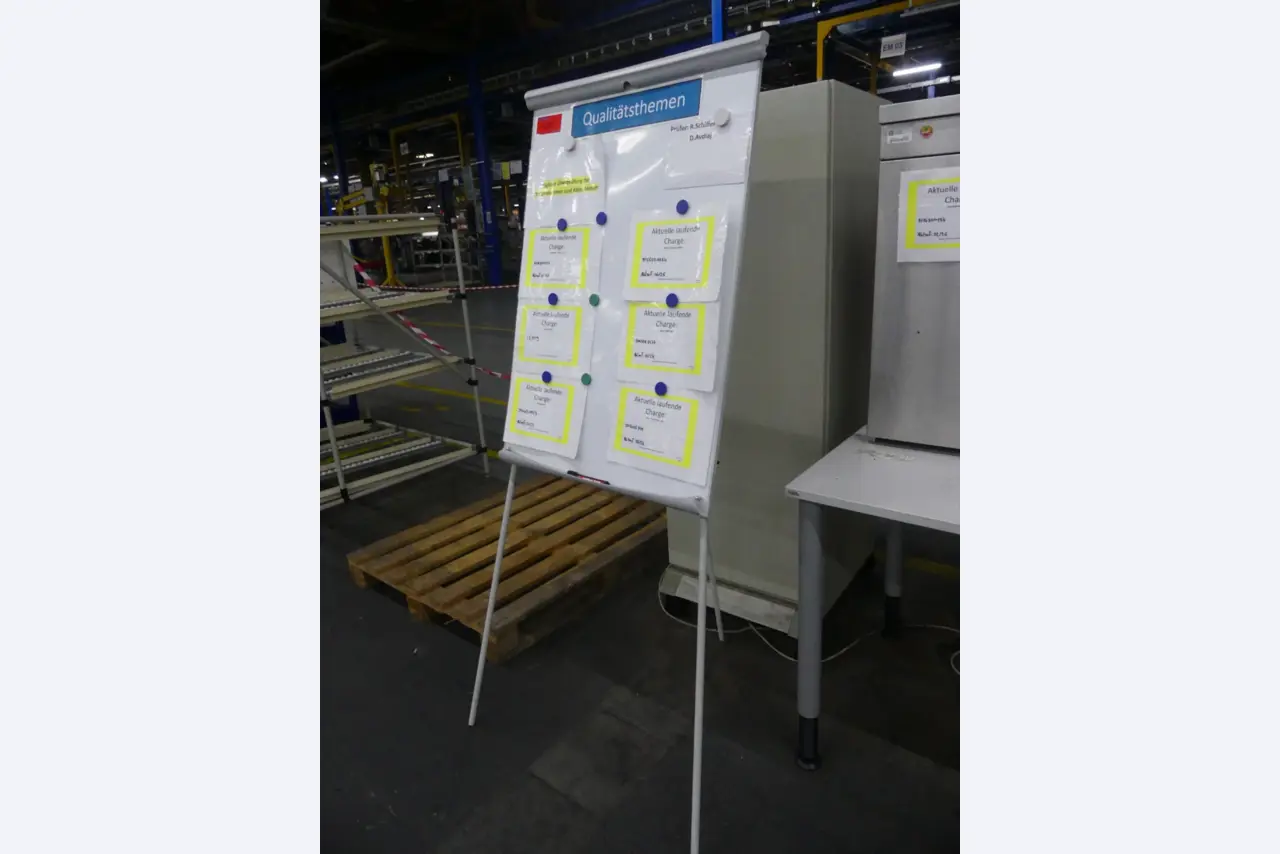 Bearbeitungszentren, metallbearbeitende Maschinen und Produktionslinen aus der Automobilindustrie-2
