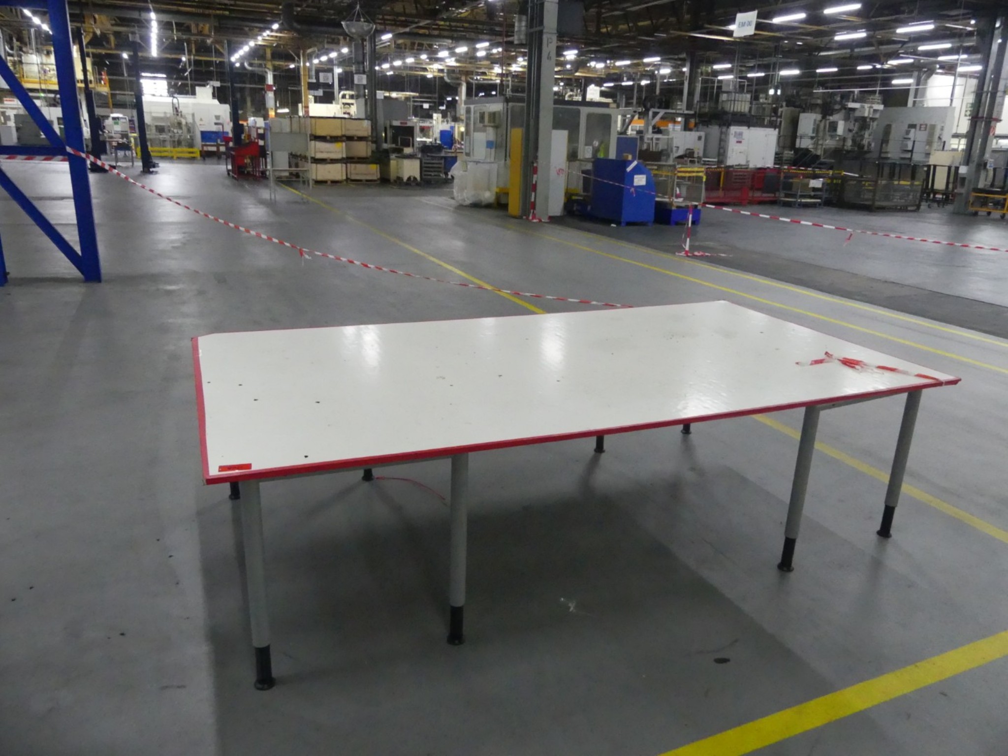 Bearbeitungszentren, metallbearbeitende Maschinen und Produktionslinen aus der Automobilindustrie-2