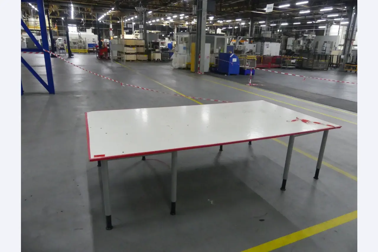 Bearbeitungszentren, metallbearbeitende Maschinen und Produktionslinen aus der Automobilindustrie-2