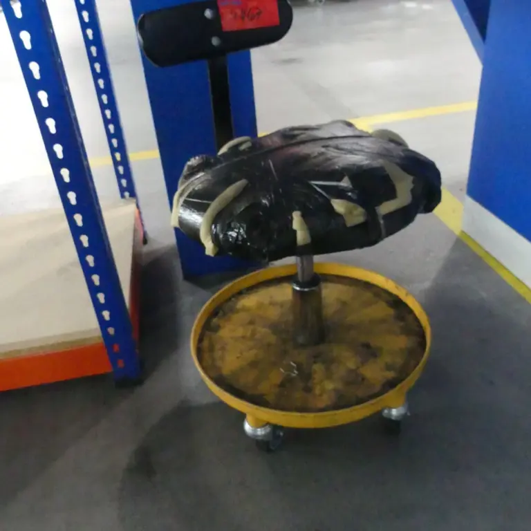 Roll stool
