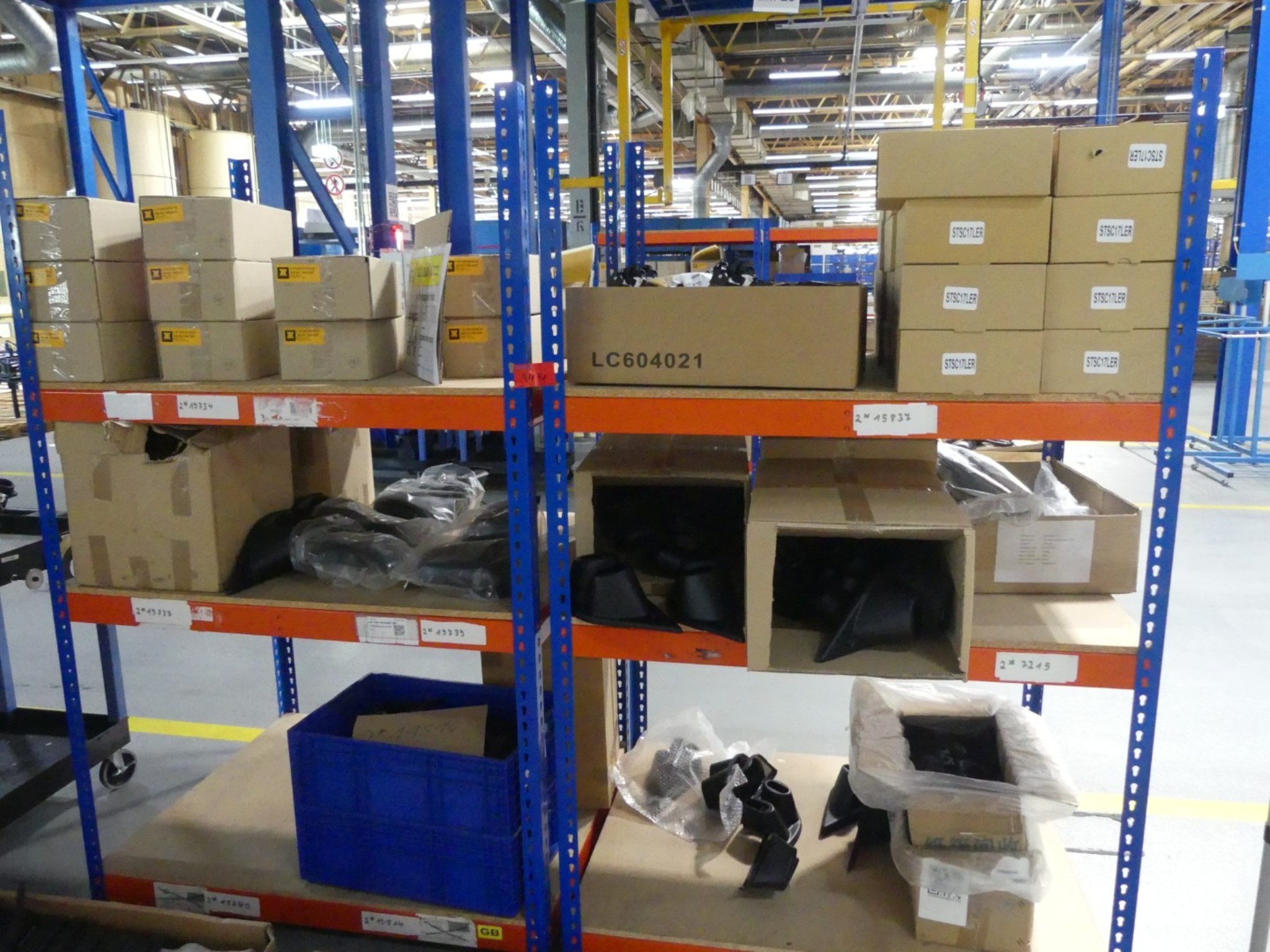 Centros de maquinagem, máquinas para trabalhar metais e linhas de produção da indústria automóvel-1