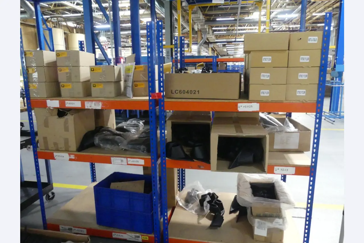 Centros de maquinagem, máquinas para trabalhar metais e linhas de produção da indústria automóvel-1