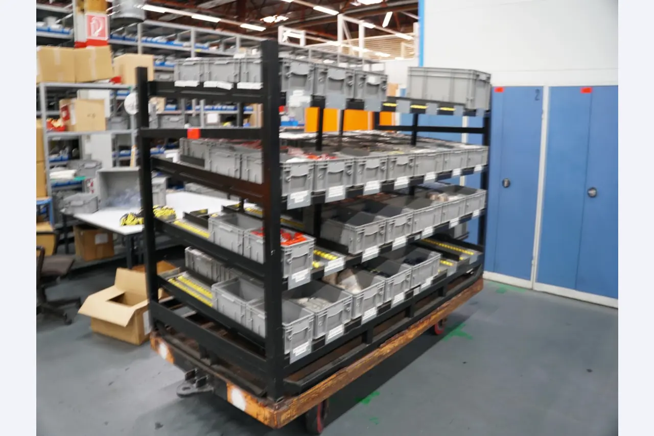 Centros de maquinagem, máquinas para trabalhar metais e linhas de produção da indústria automóvel-1