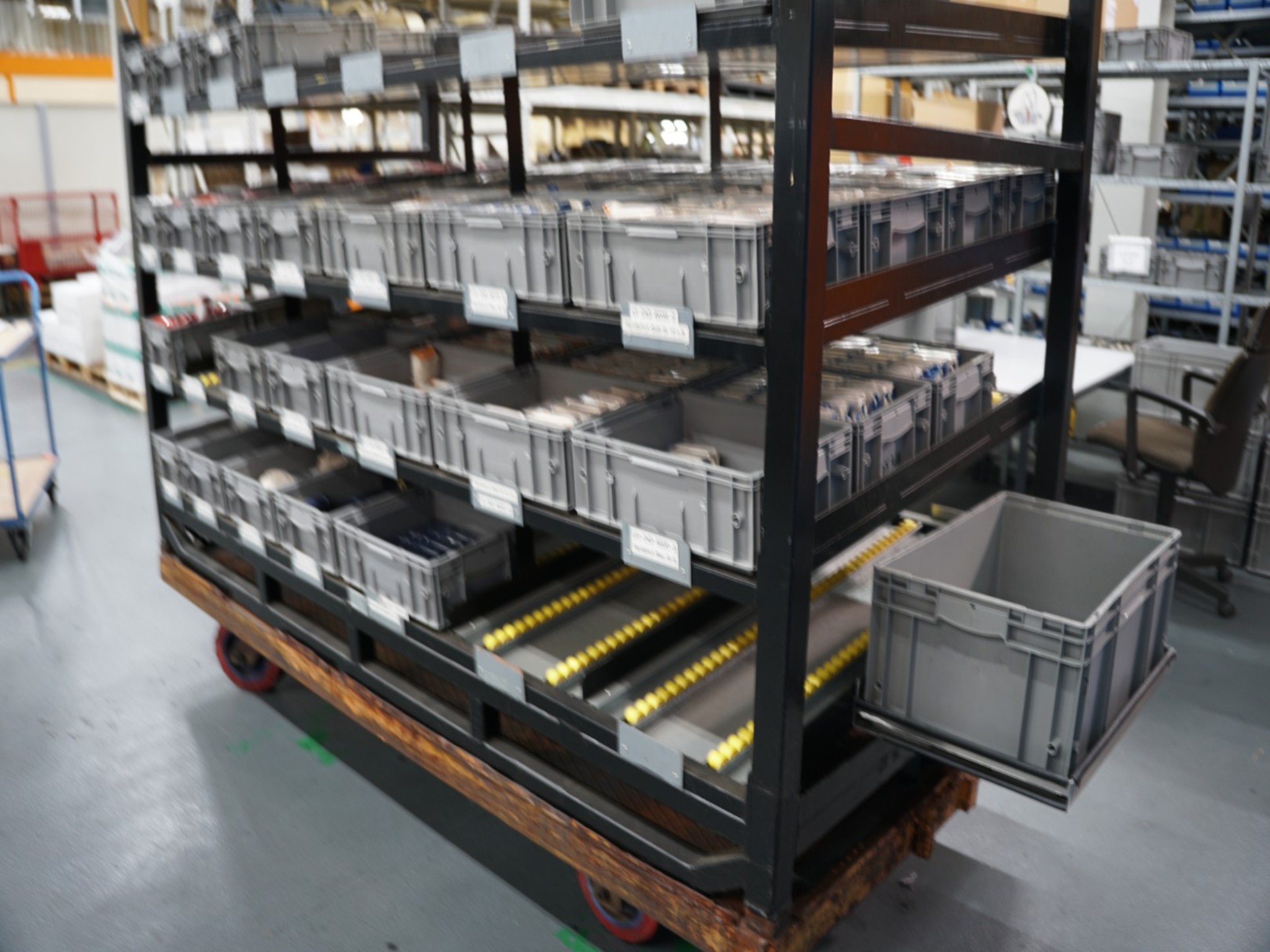 Centros de maquinagem, máquinas para trabalhar metais e linhas de produção da indústria automóvel-2