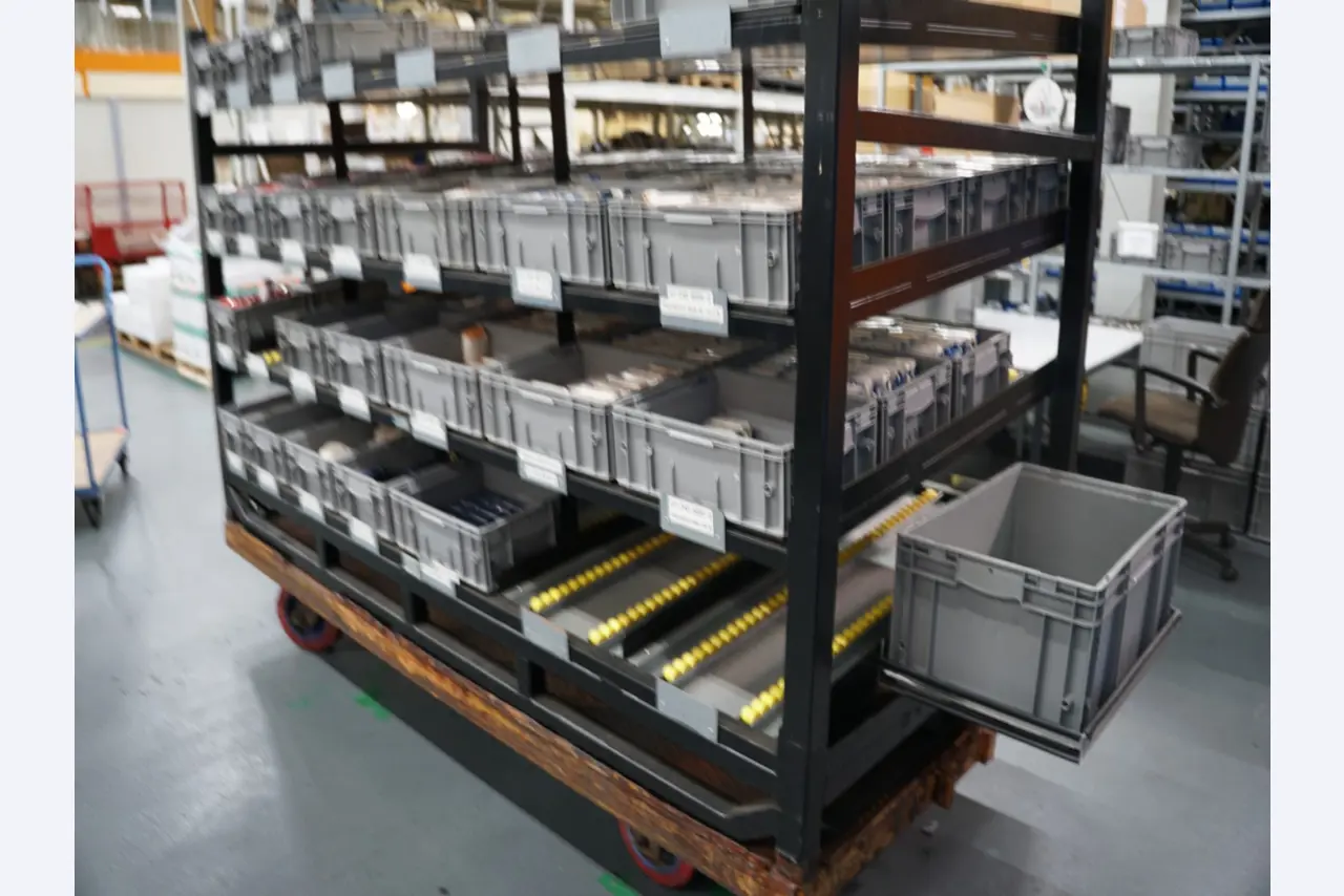 Centros de maquinagem, máquinas para trabalhar metais e linhas de produção da indústria automóvel-2