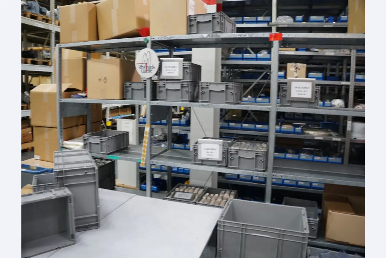 Centros de maquinagem, máquinas para trabalhar metais e linhas de produção da indústria automóvel-1