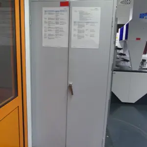 Armoire en acier