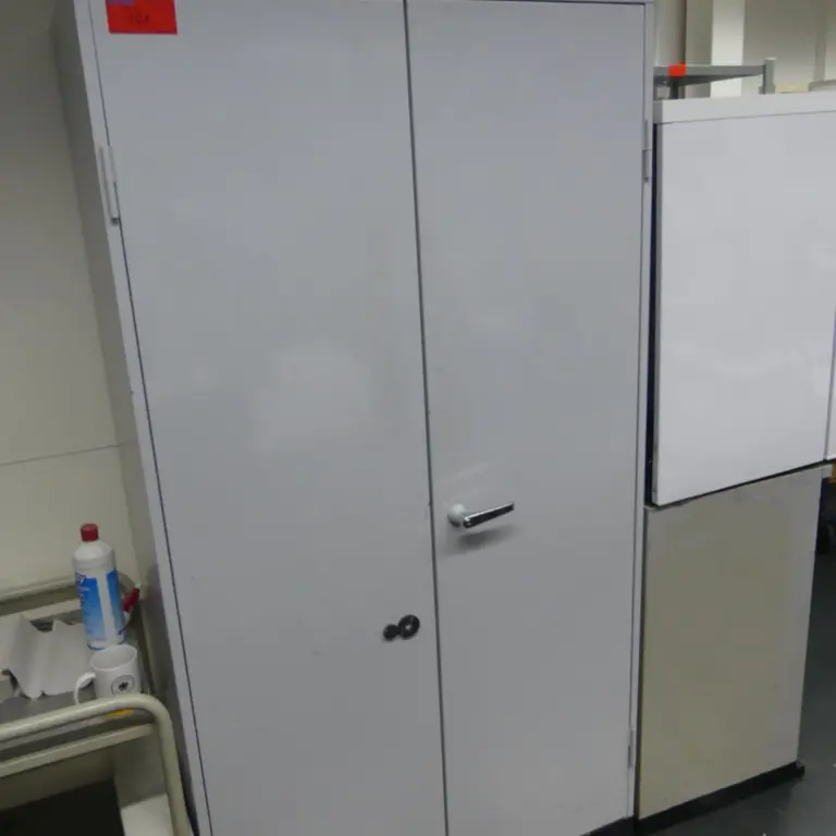 Armoire en acier