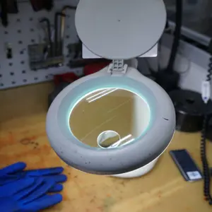 Magnifying lamp