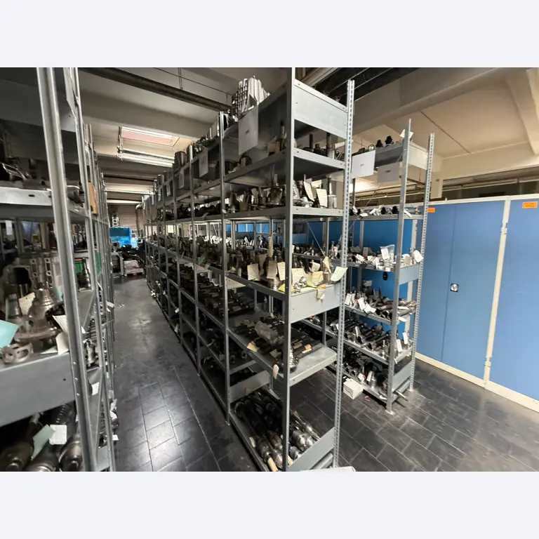 Centros de mecanizado, máquinas para trabajar el metal y líneas de producción de la industria del automóvil-3