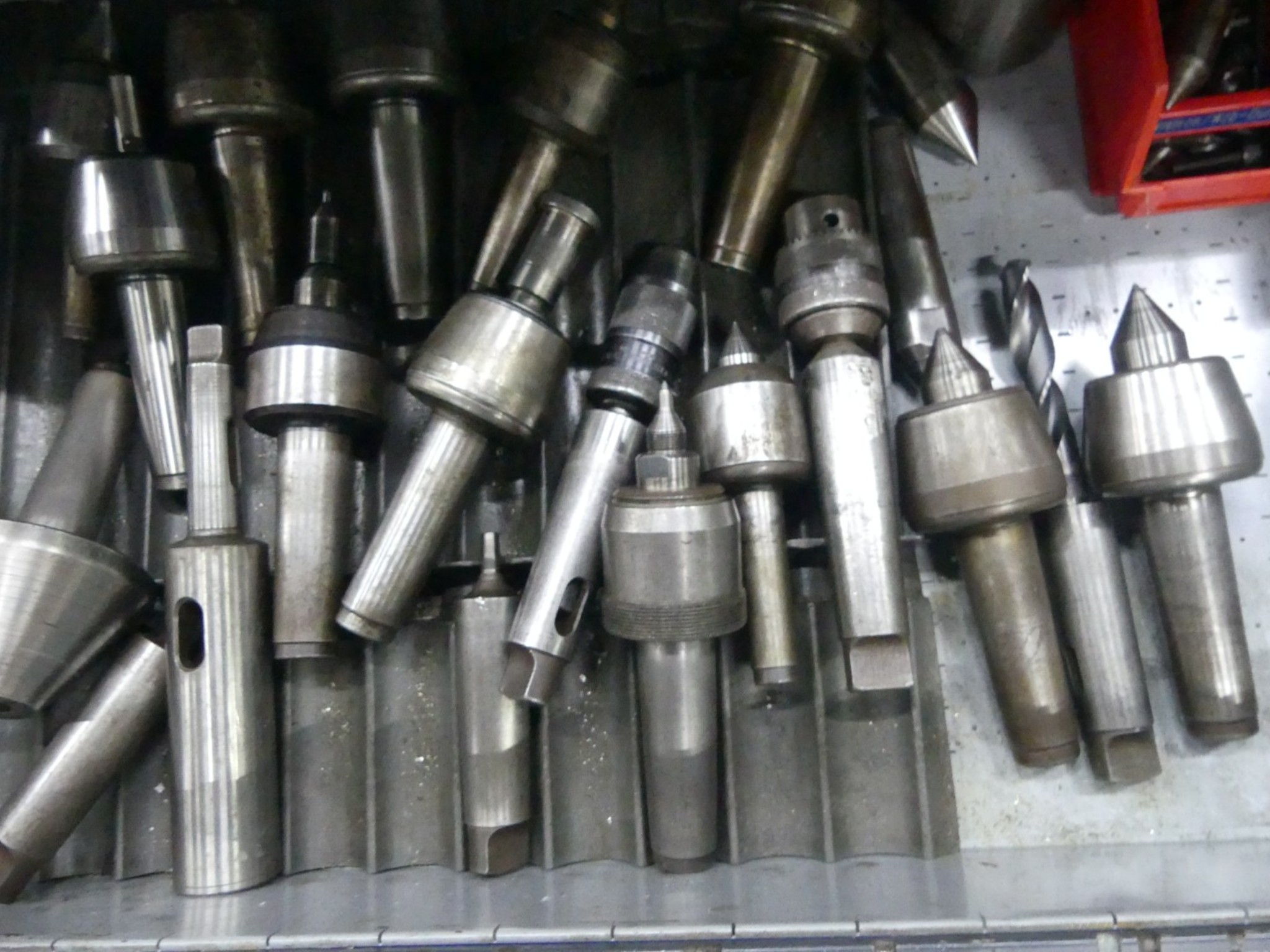 Centres d'usinage, machines d'usinage des métaux et lignes de production de l'industrie automobile-6