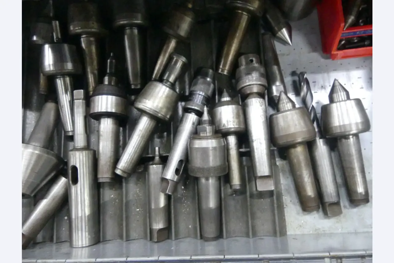 Centres d'usinage, machines d'usinage des métaux et lignes de production de l'industrie automobile-6
