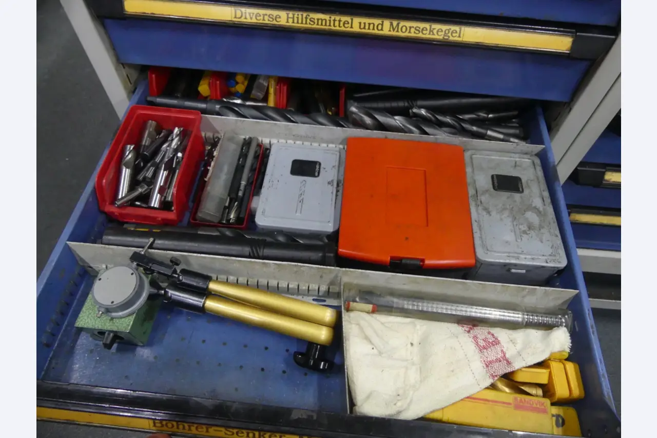 Centros de maquinagem, máquinas para trabalhar metais e linhas de produção da indústria automóvel-9