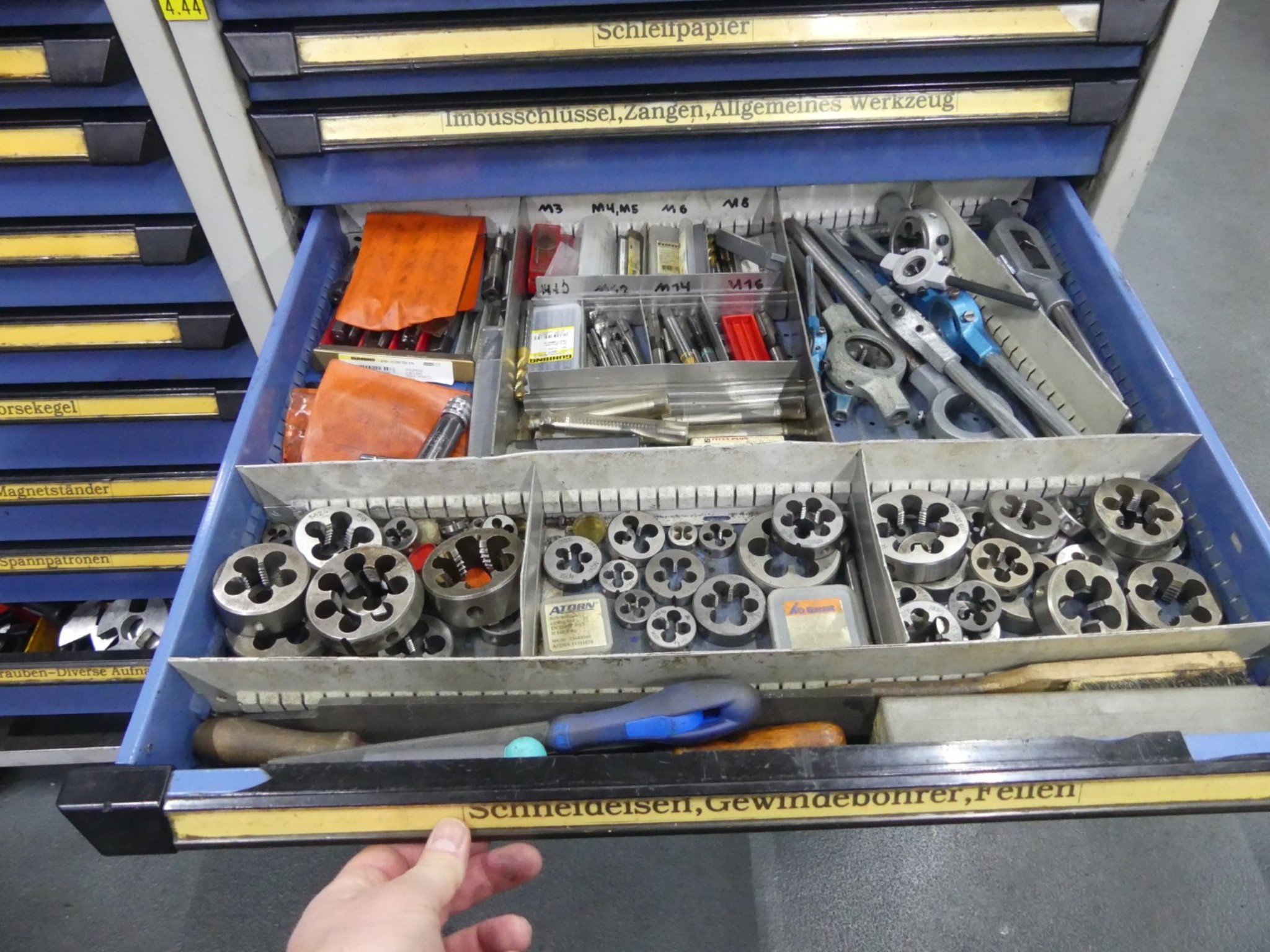 Centros de maquinagem, máquinas para trabalhar metais e linhas de produção da indústria automóvel-15
