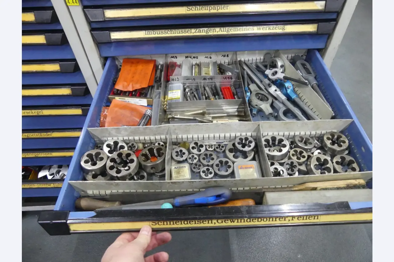 Centros de maquinagem, máquinas para trabalhar metais e linhas de produção da indústria automóvel-15