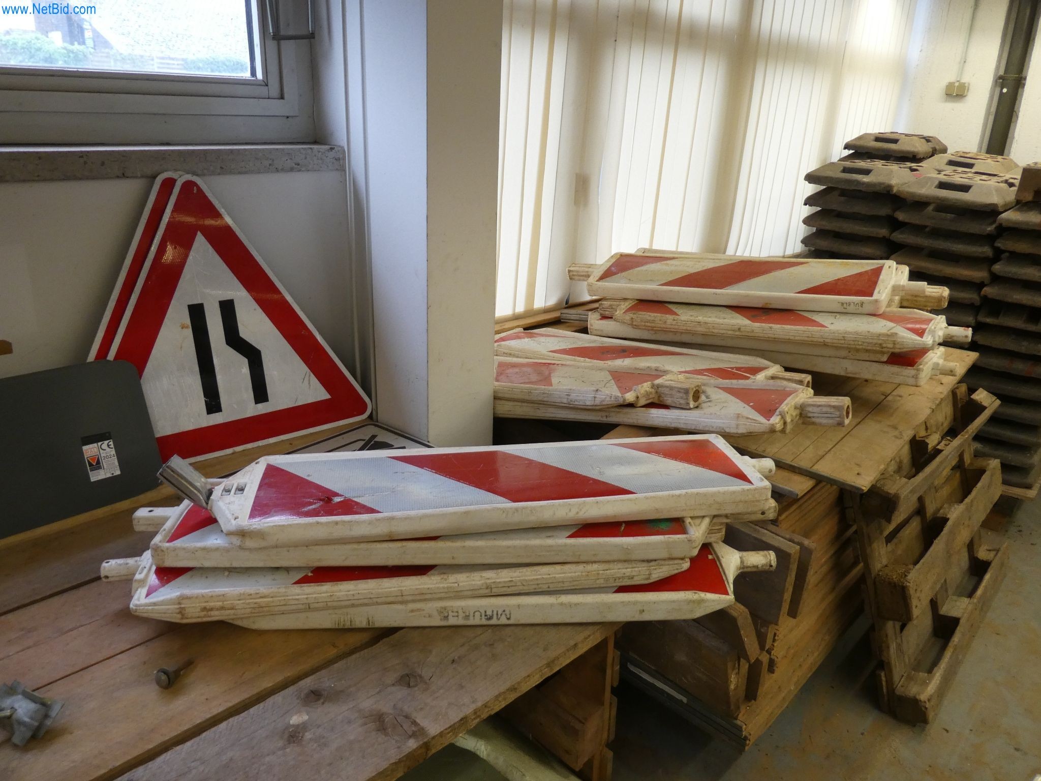 Maschinen eines Tiefbauunternehmens-6