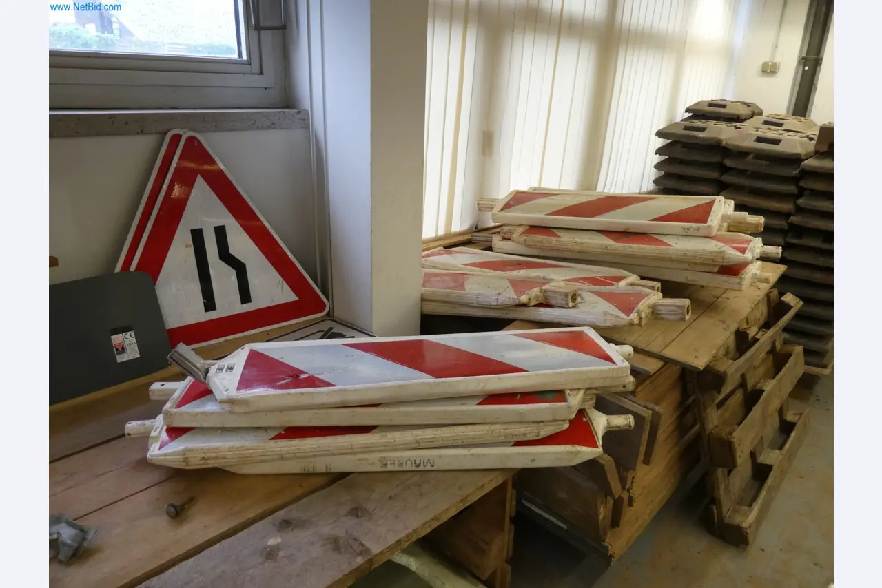 Maschinen eines Tiefbauunternehmens-6