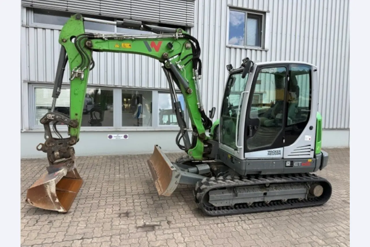 Machines de construction modernes libérées-1