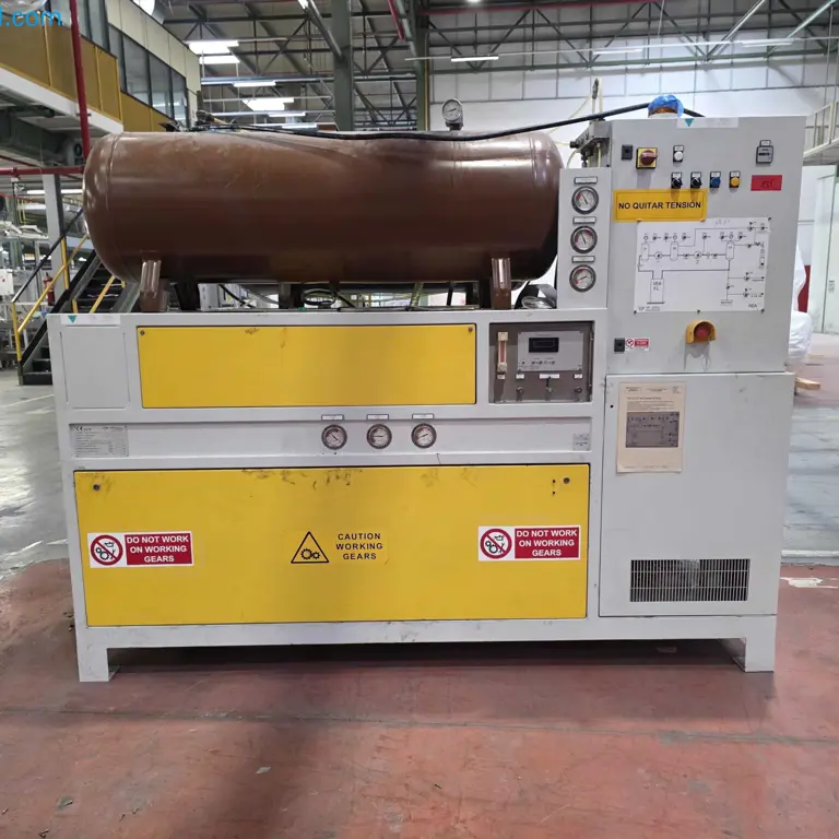 Stroj na obnovu helia ESA REA 1001A