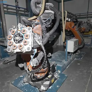 2 Průmyslové roboty KUKA KR 210 R2700 extra