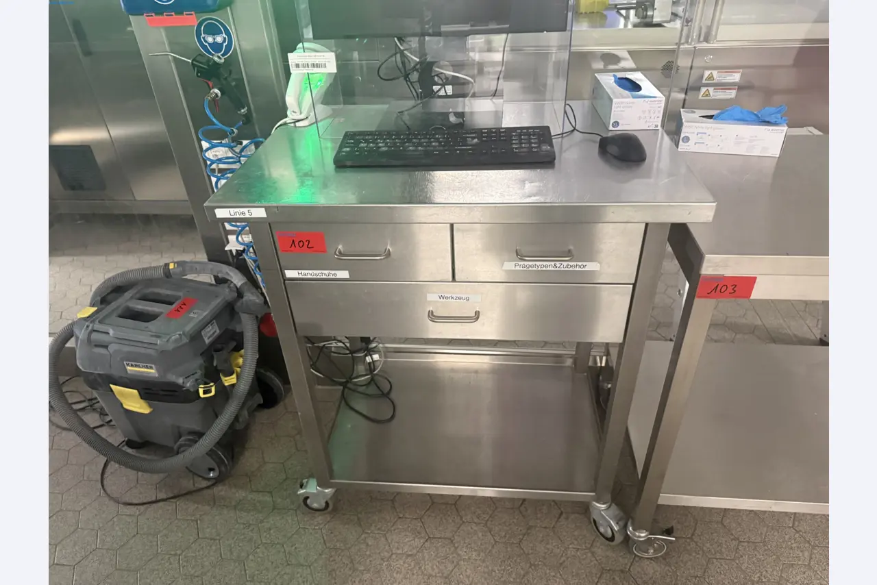 Instalações de produção e embalagem farmacêuticas / Equipamentos de laboratório e operacionais-1