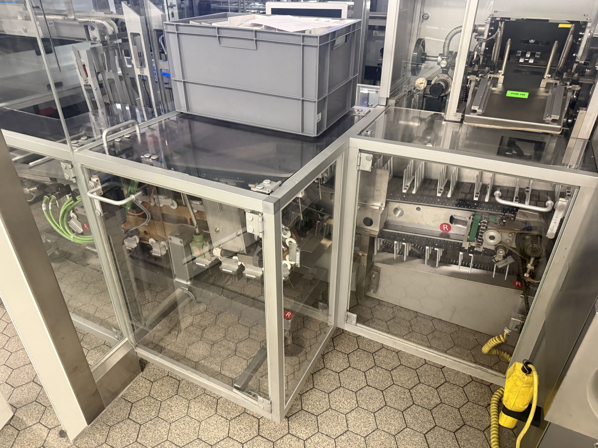 Installations de production et de conditionnement pharmaceutiques / Équipements de laboratoire et d'exploitation-21