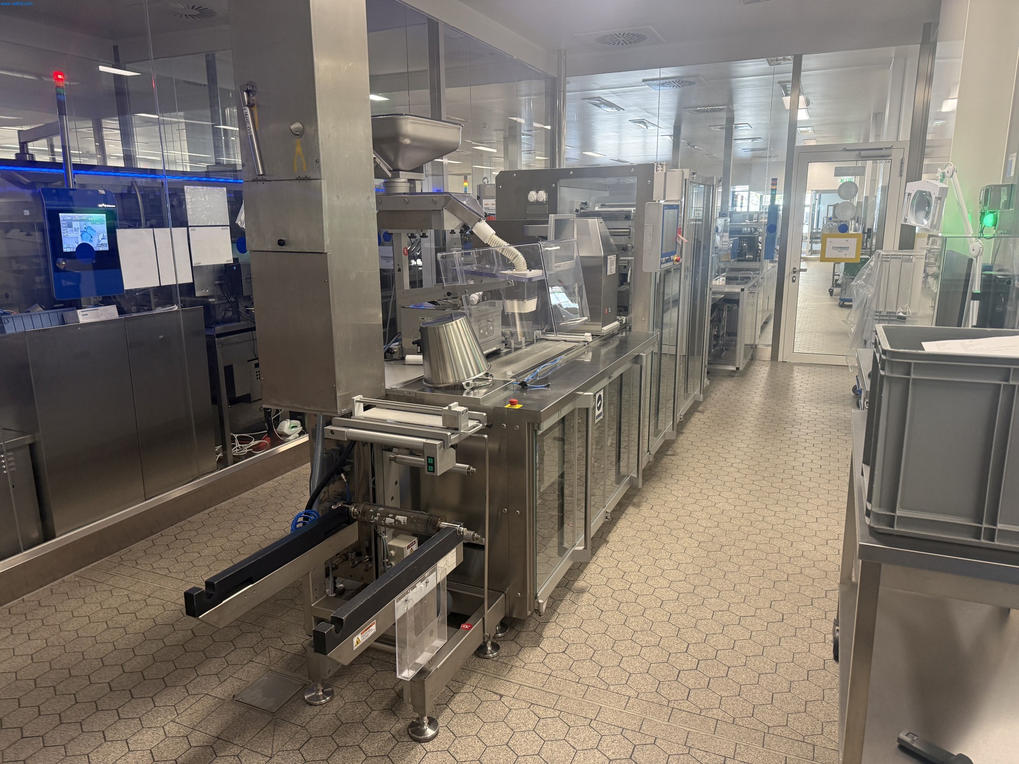 Installations de production et de conditionnement pharmaceutiques / Équipements de laboratoire et d'exploitation-1