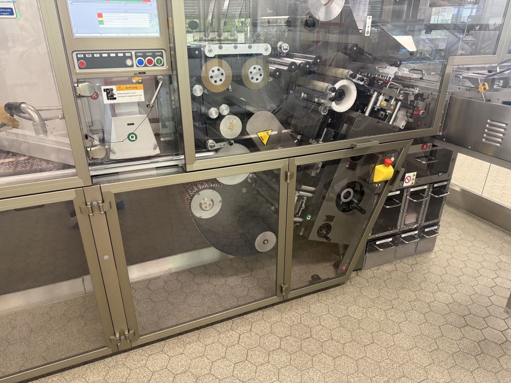 Installations de production et de conditionnement pharmaceutiques / Équipements de laboratoire et d'exploitation-10