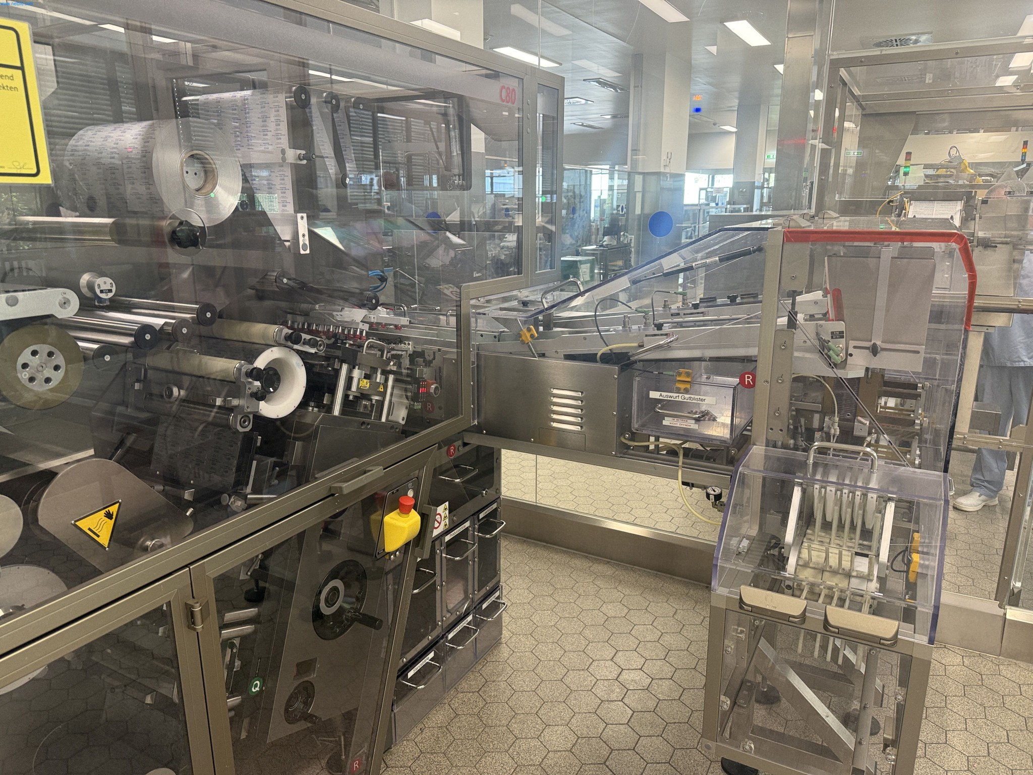 Installations de production et de conditionnement pharmaceutiques / Équipements de laboratoire et d'exploitation-11