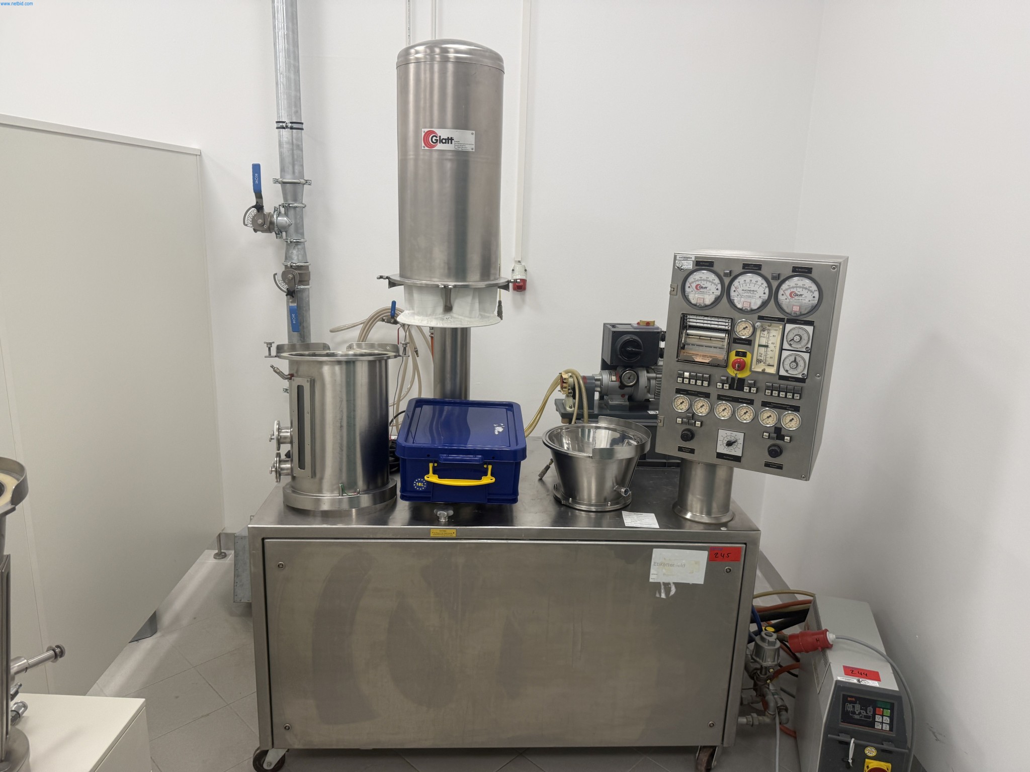 Installations de production et de conditionnement pharmaceutiques / Équipements de laboratoire et d'exploitation-1