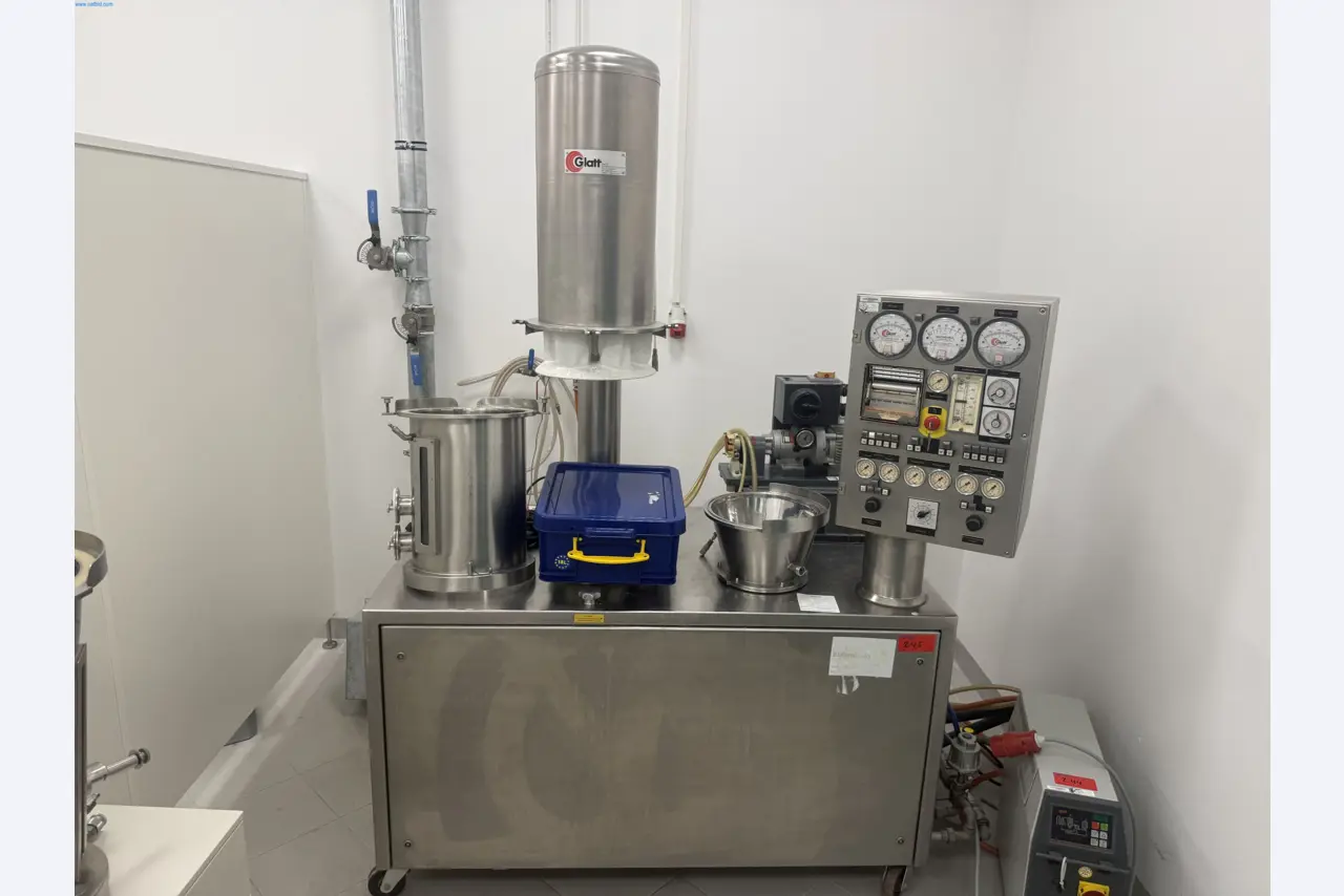 Installations de production et de conditionnement pharmaceutiques / Équipements de laboratoire et d'exploitation-1
