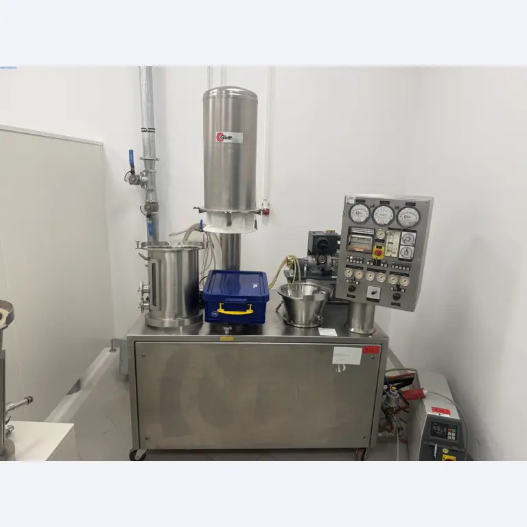 Installations de production et de conditionnement pharmaceutiques / Équipements de laboratoire et d'exploitation-1