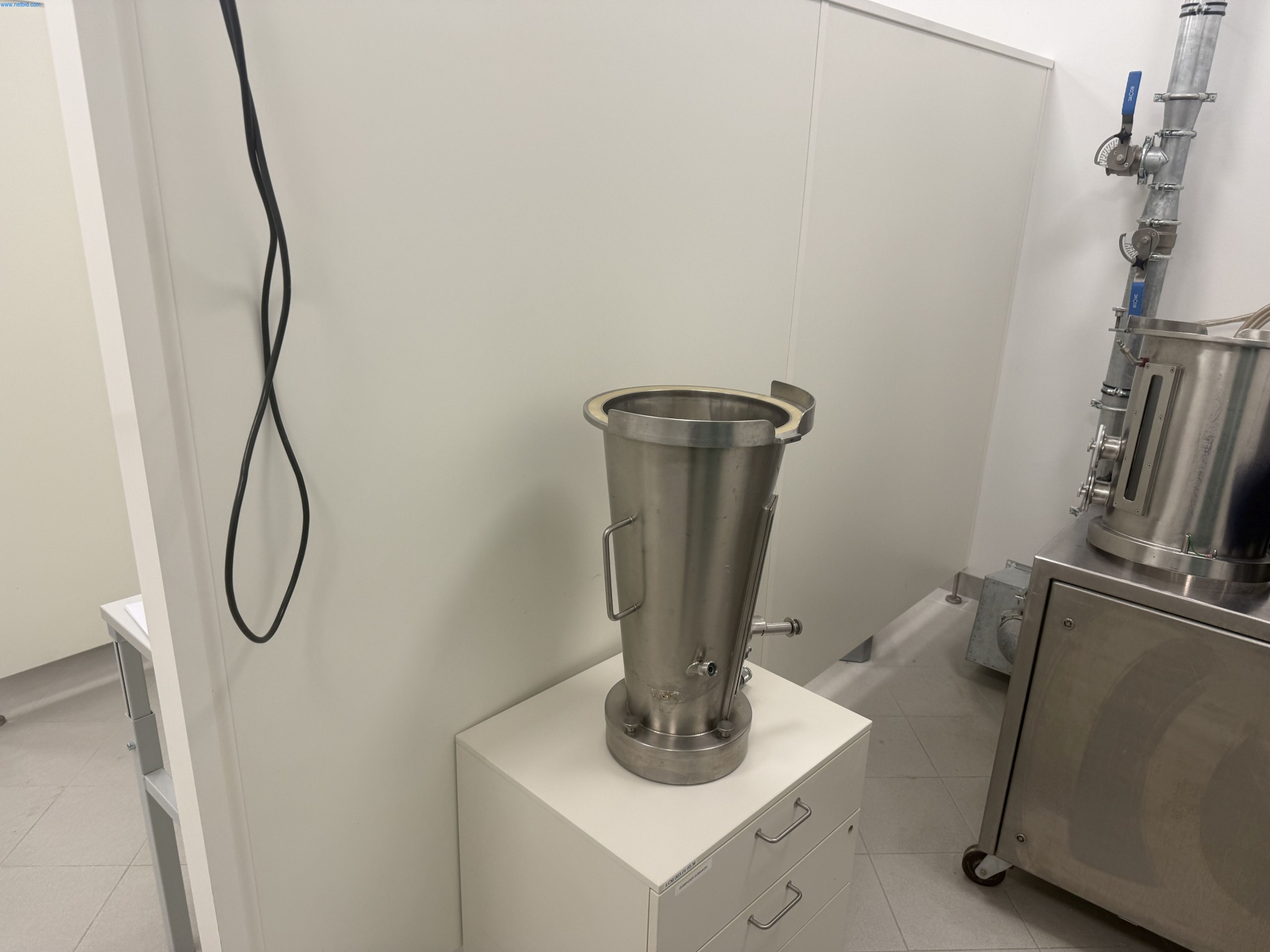 Installations de production et de conditionnement pharmaceutiques / Équipements de laboratoire et d'exploitation-2
