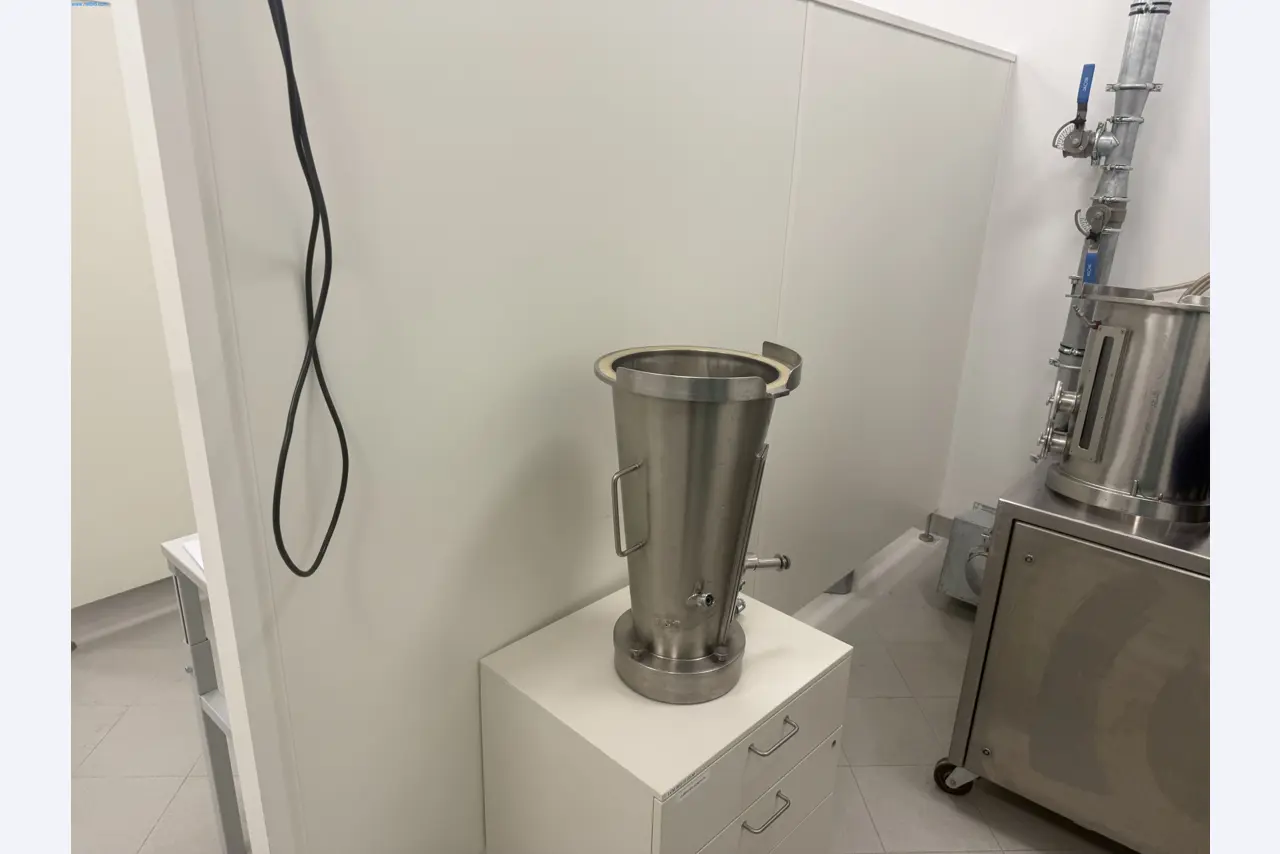 Installations de production et de conditionnement pharmaceutiques / Équipements de laboratoire et d'exploitation-2