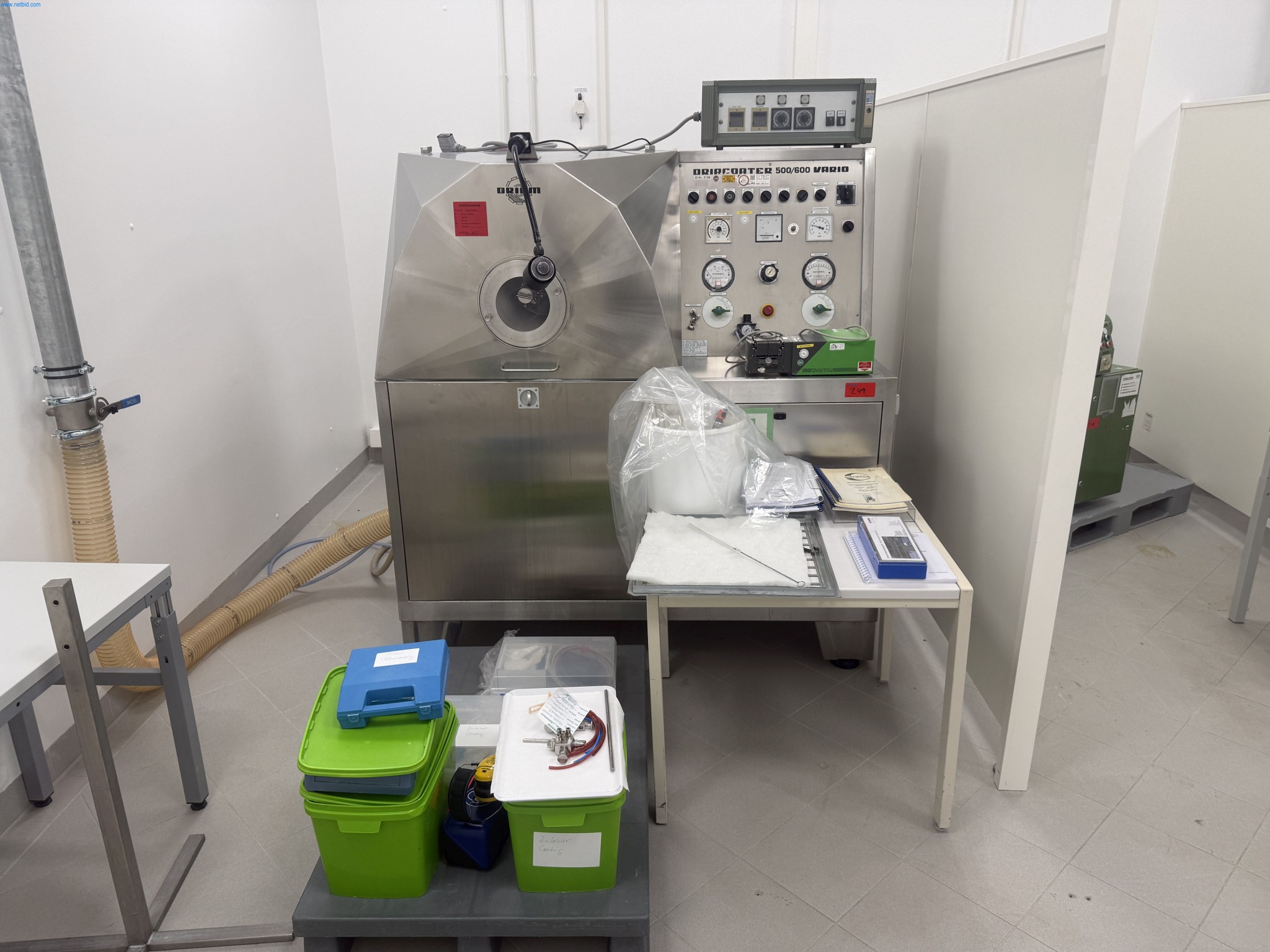 Installations de production et de conditionnement pharmaceutiques / Équipements de laboratoire et d'exploitation-1