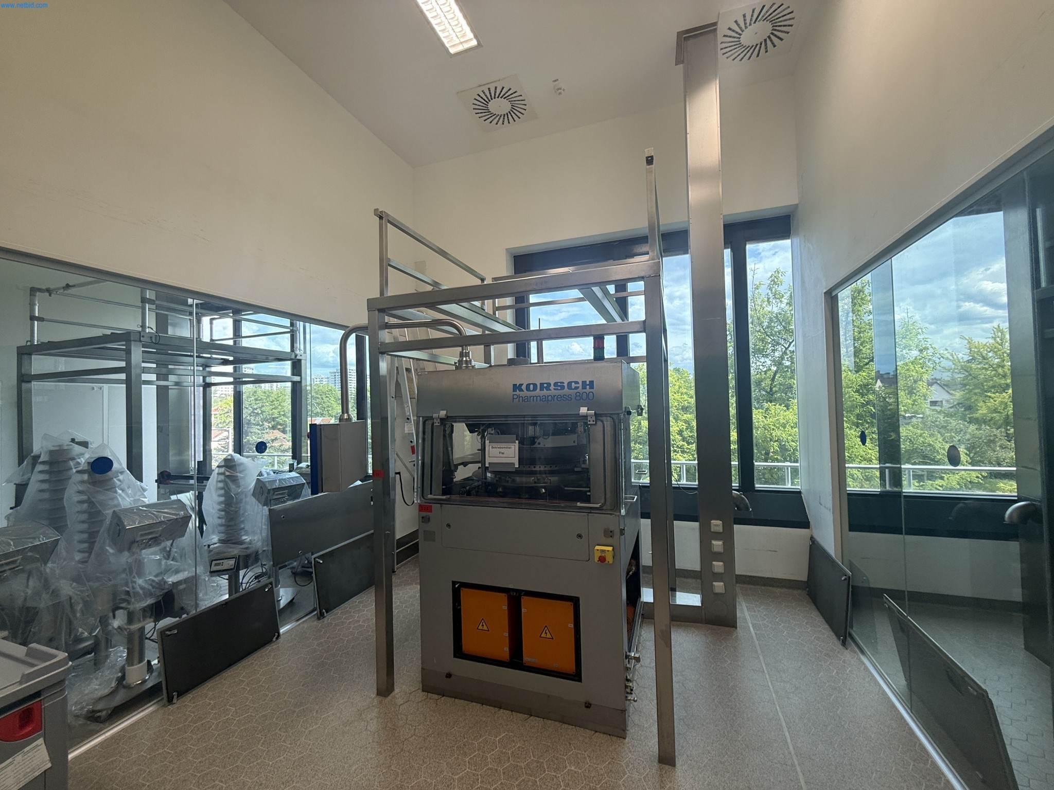 Installations de production et de conditionnement pharmaceutiques / Équipements de laboratoire et d'exploitation-1