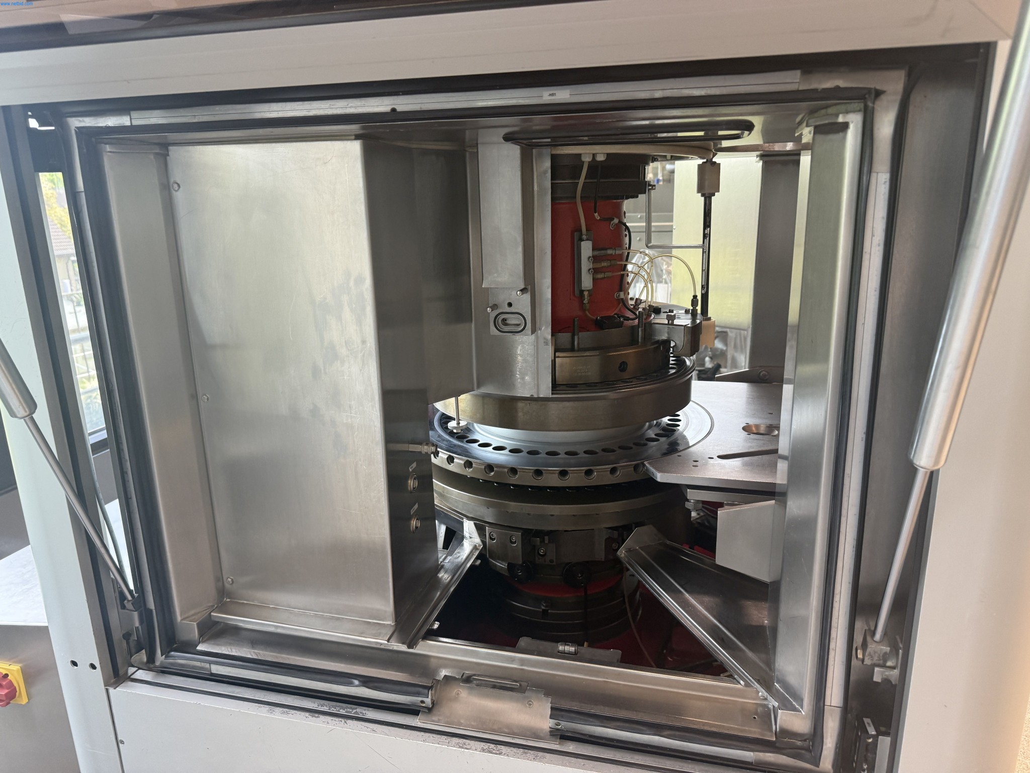 Installations de production et de conditionnement pharmaceutiques / Équipements de laboratoire et d'exploitation-2