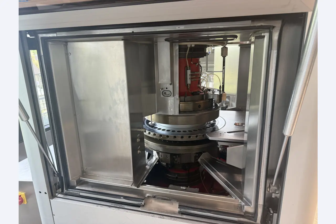 Installations de production et de conditionnement pharmaceutiques / Équipements de laboratoire et d'exploitation-2