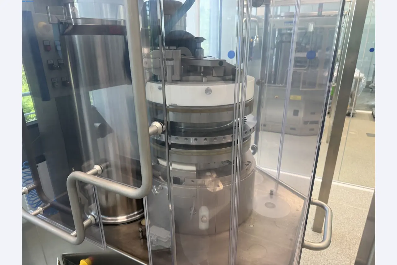 Installations de production et de conditionnement pharmaceutiques / Équipements de laboratoire et d'exploitation-2