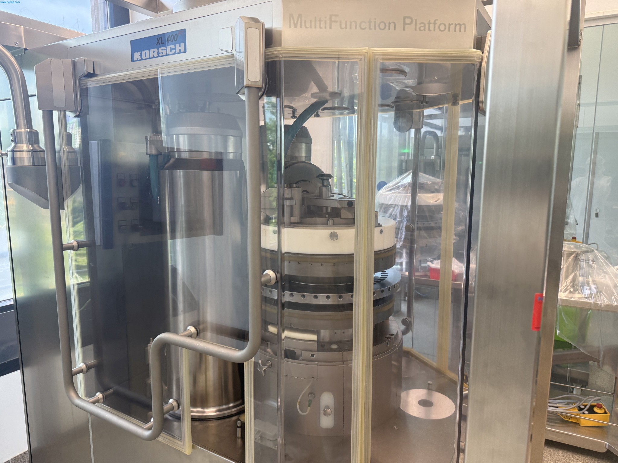 Installations de production et de conditionnement pharmaceutiques / Équipements de laboratoire et d'exploitation-2