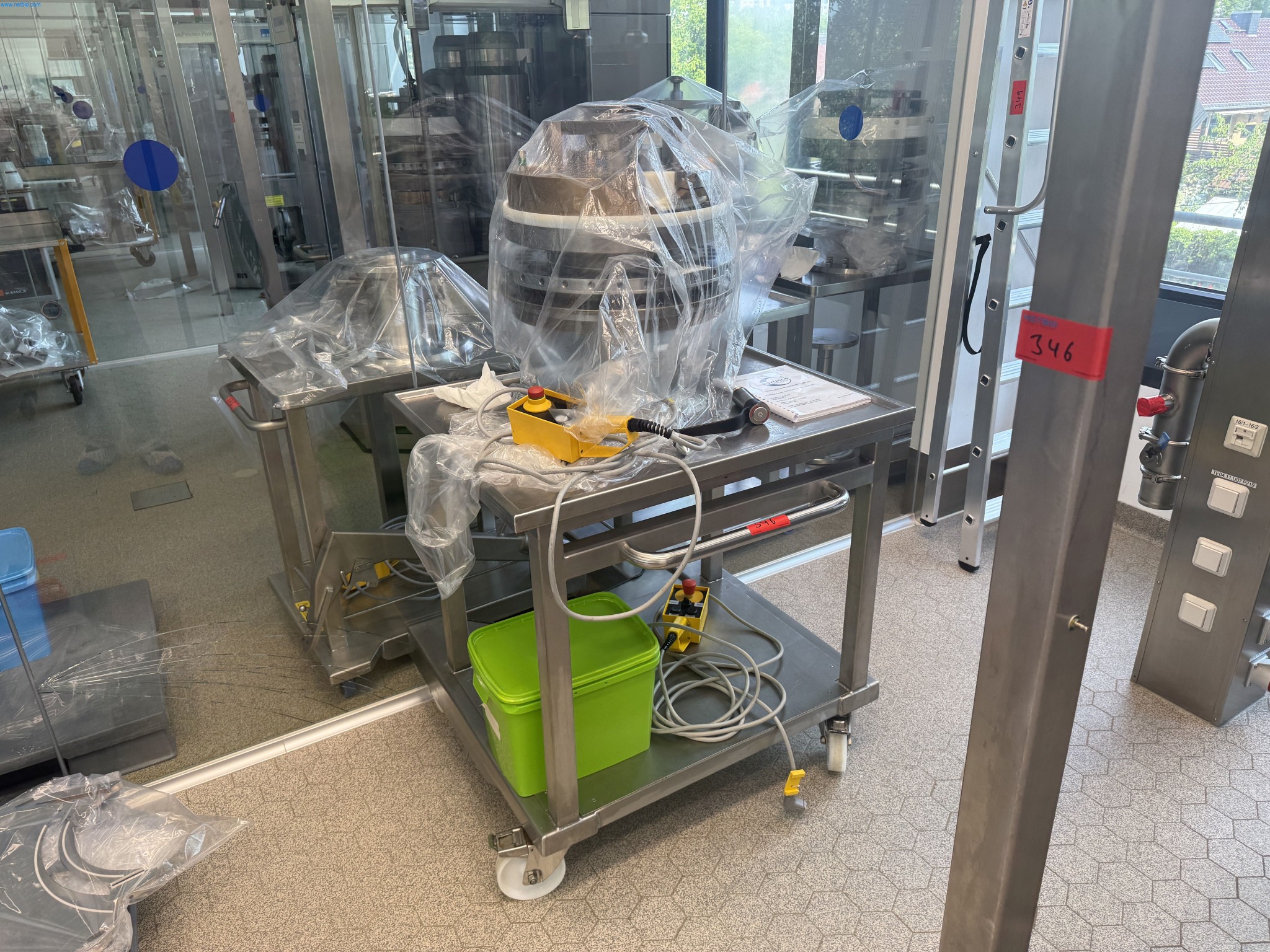 Installations de production et de conditionnement pharmaceutiques / Équipements de laboratoire et d'exploitation-4