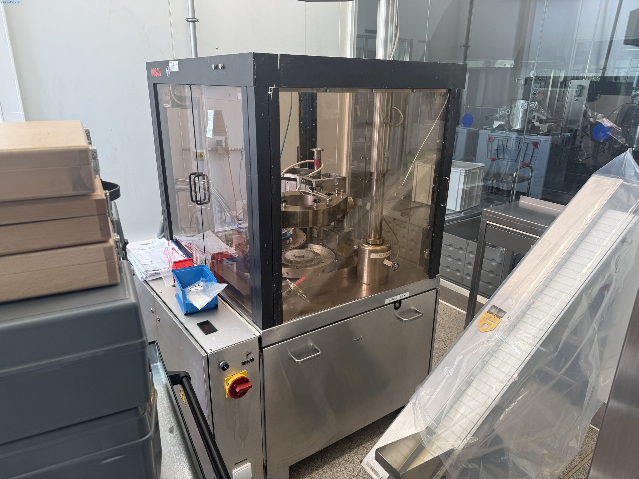 Installations de production et de conditionnement pharmaceutiques / Équipements de laboratoire et d'exploitation-1