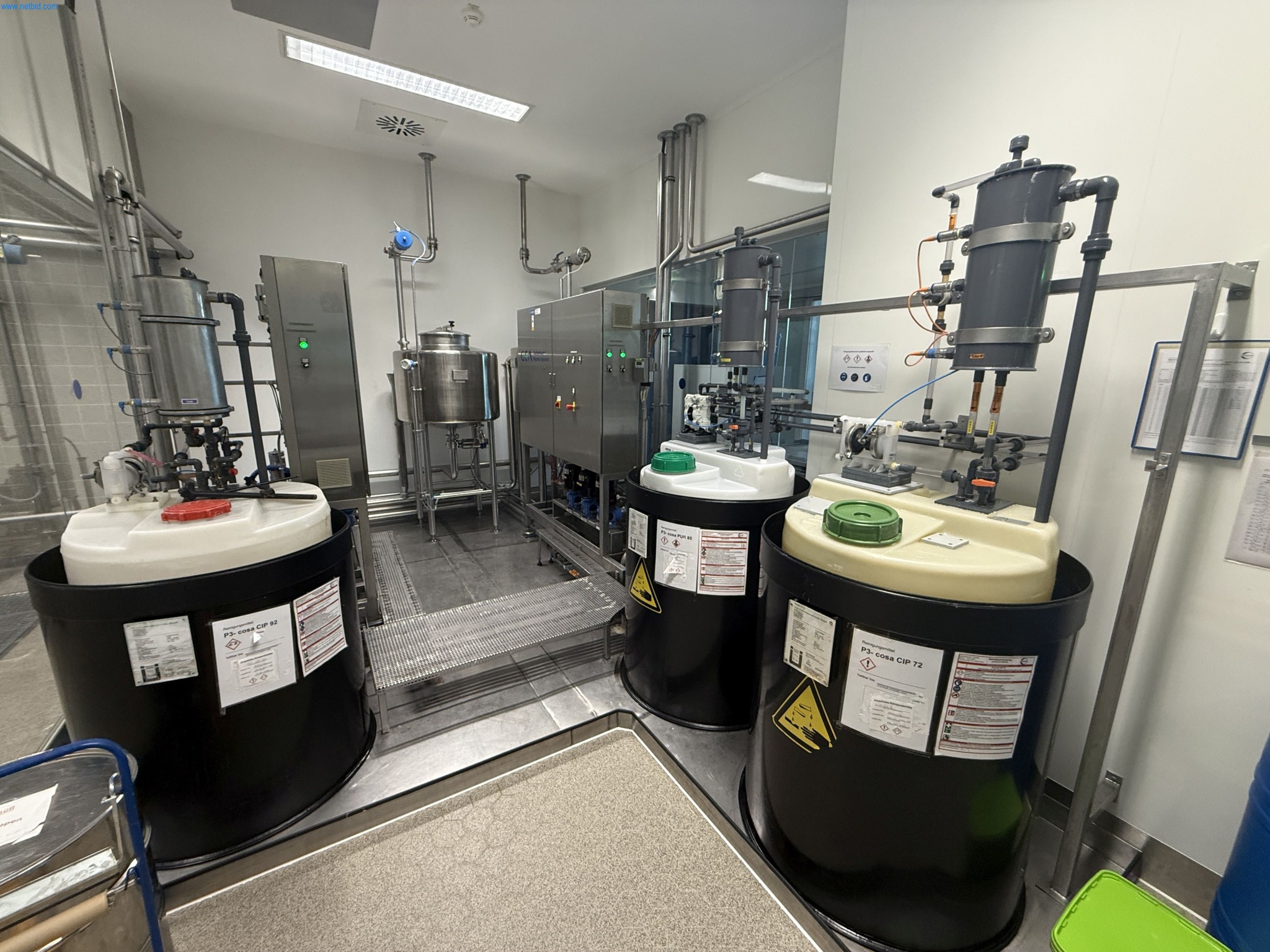 Installations de production et de conditionnement pharmaceutiques / Équipements de laboratoire et d'exploitation-11