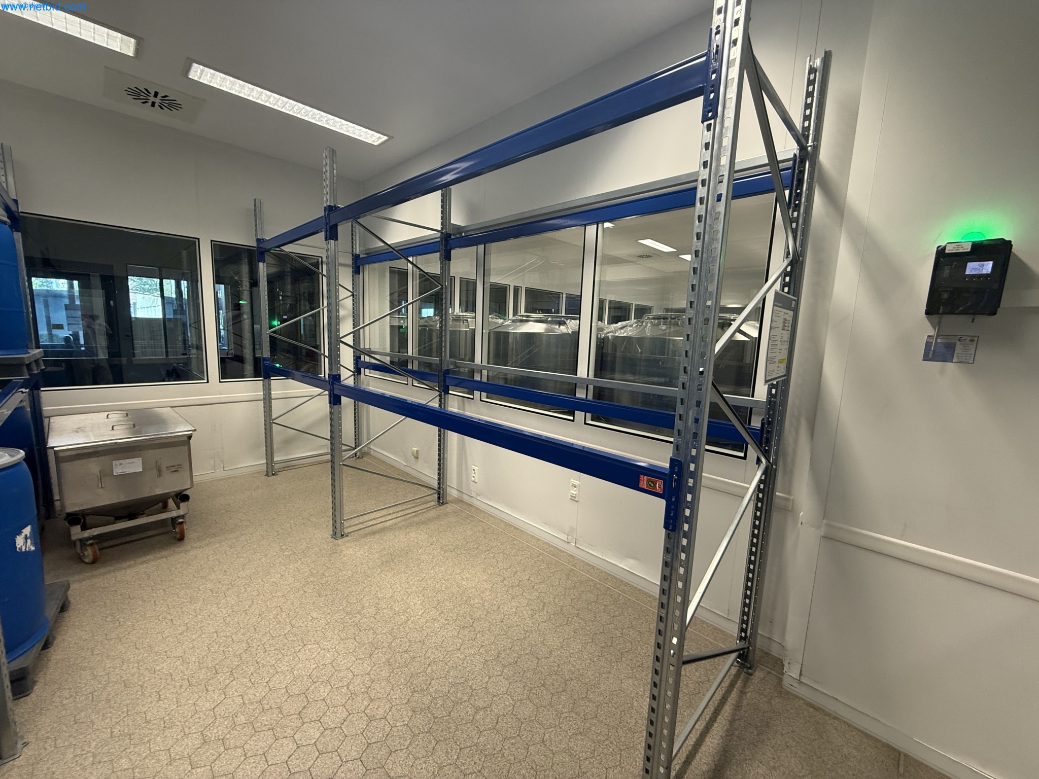 Instalações de produção e embalagem farmacêuticas / Equipamentos de laboratório e operacionais-2