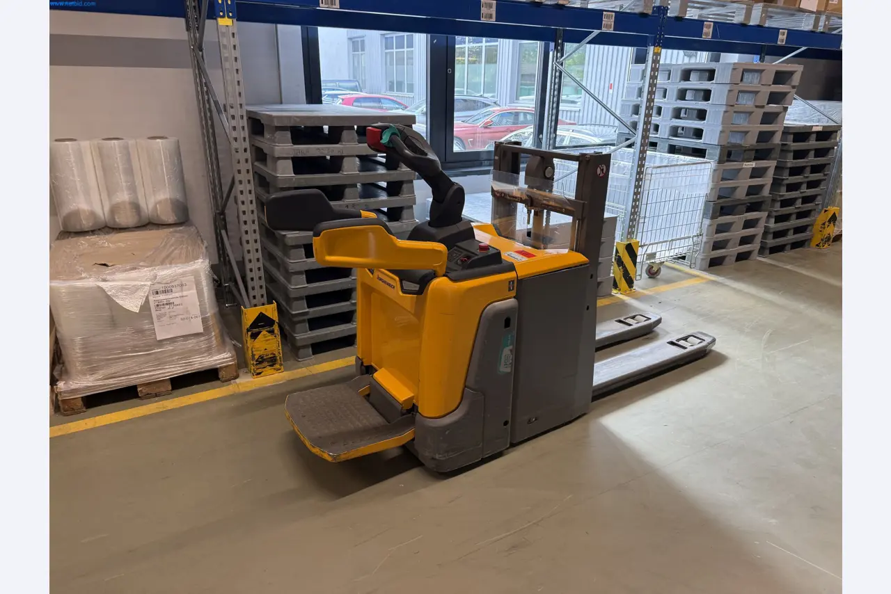 Instalações de produção e embalagem farmacêuticas / Equipamentos de laboratório e operacionais-1