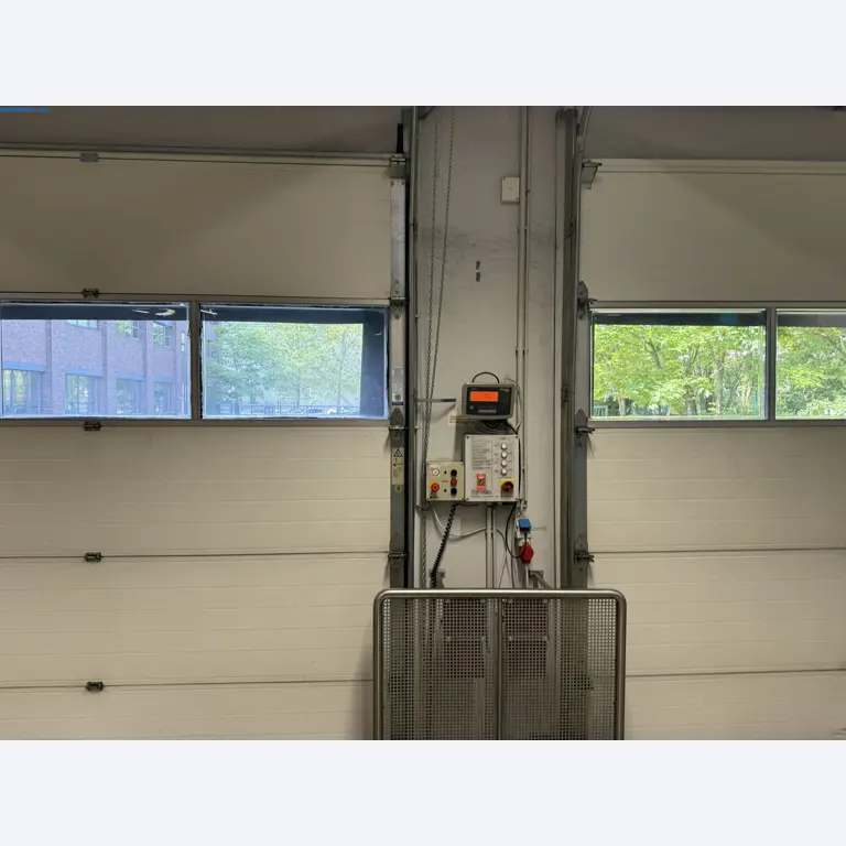 Instalações de produção e embalagem farmacêuticas / Equipamentos de laboratório e operacionais-2
